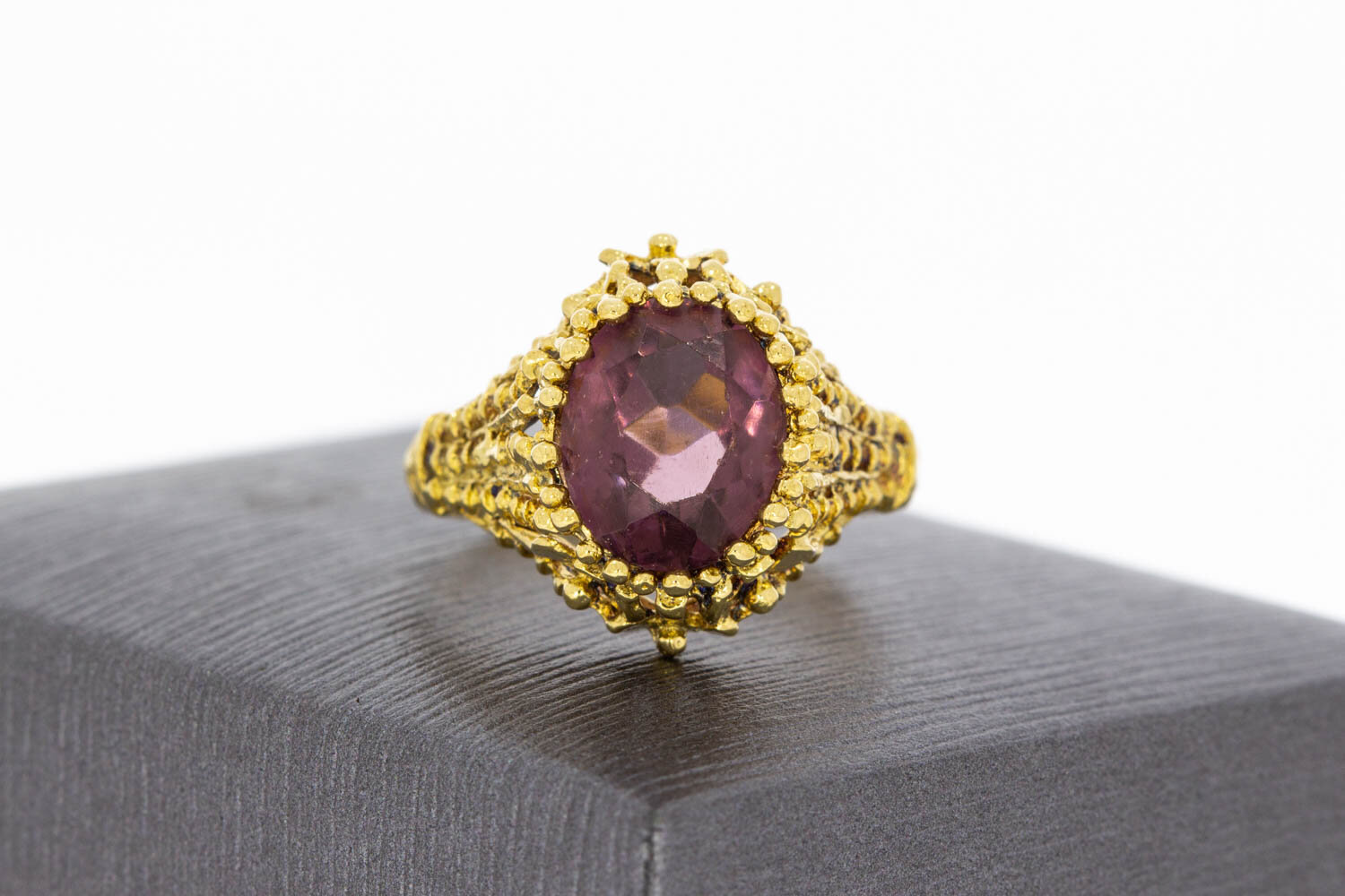 Amethyst Marquis Ring 18 Karat Gold - 18 mm