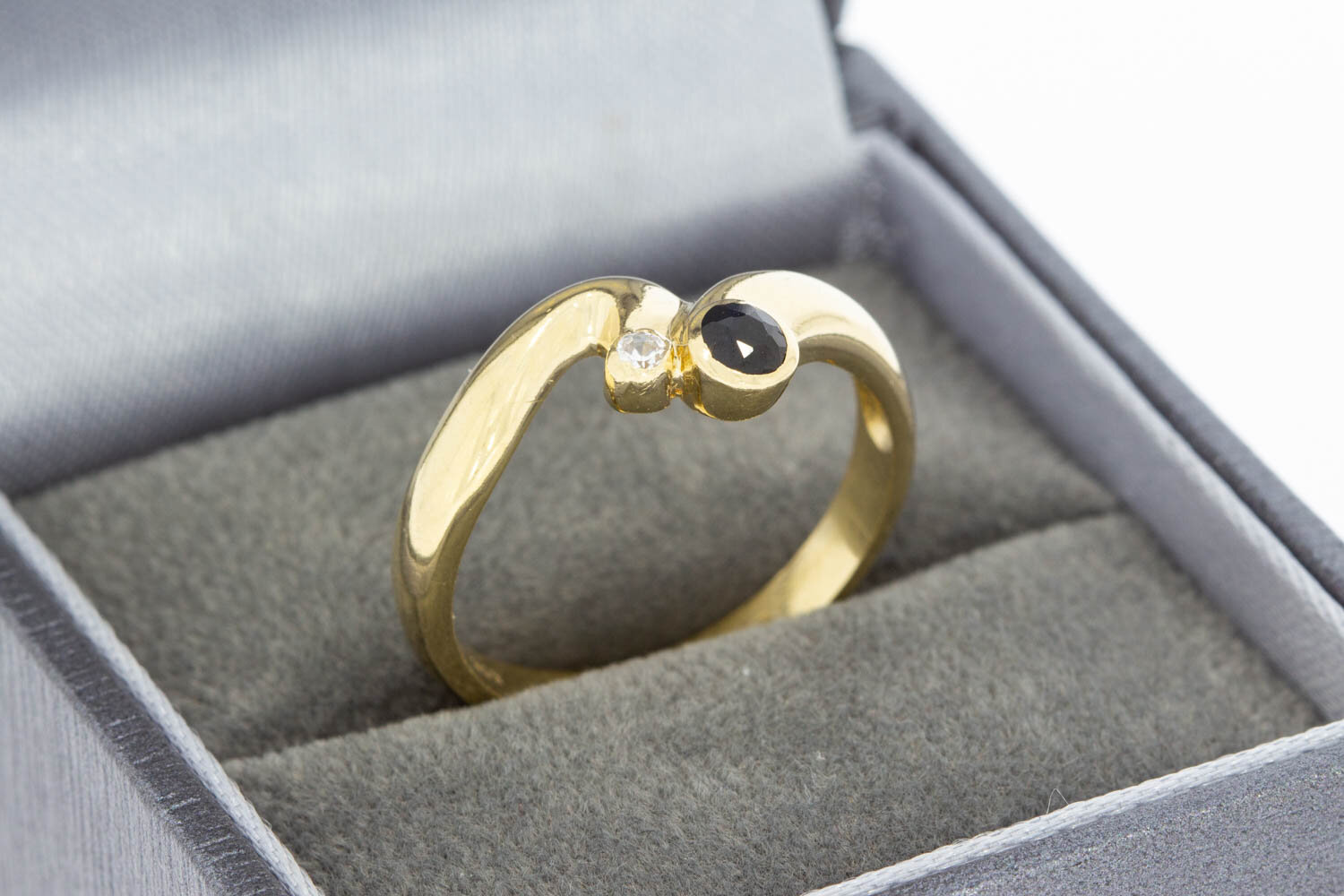 Geschwungene Saphir Ring 585 Gold - 18 mm