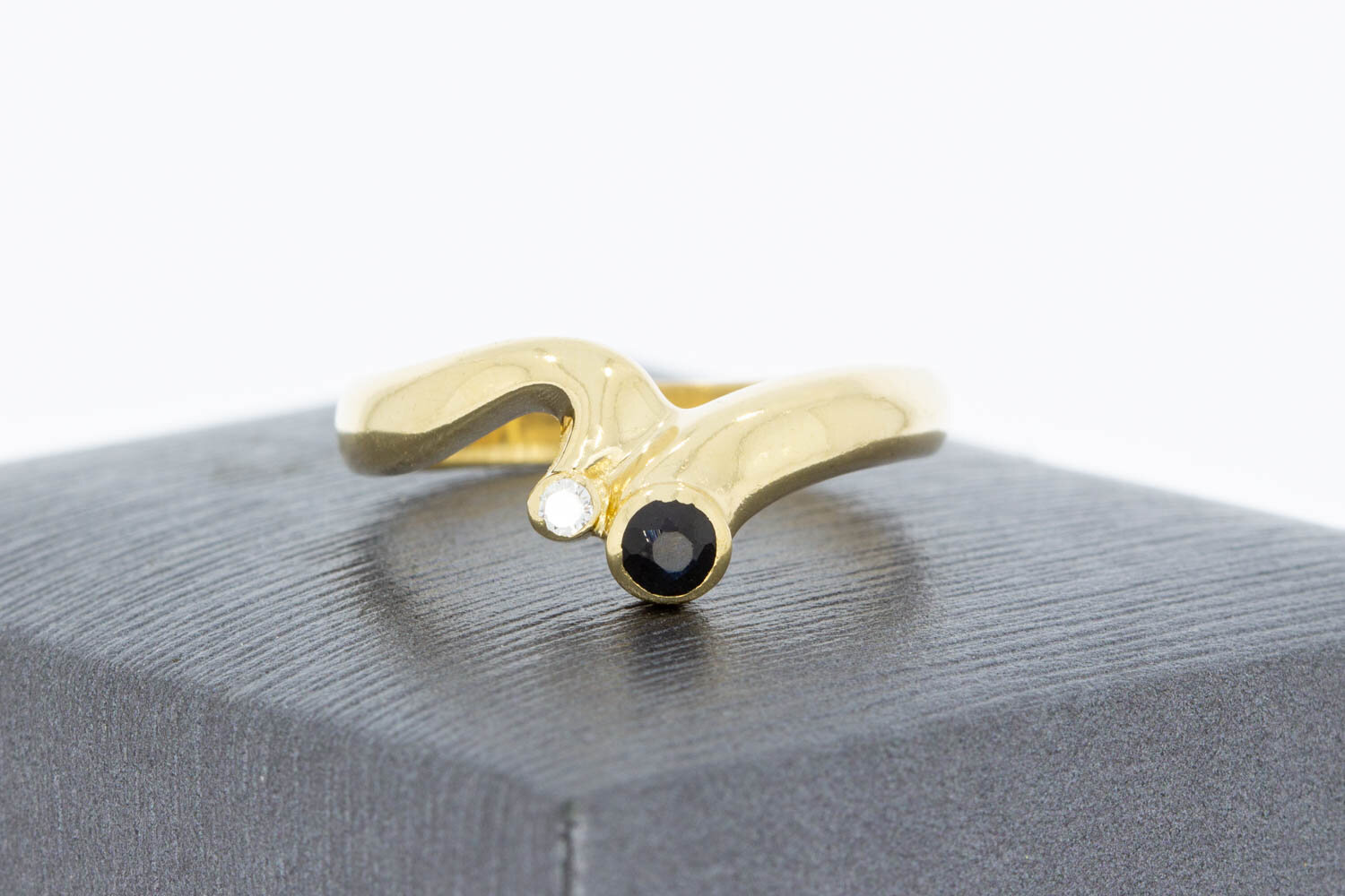 Geschwungene Saphir Ring 585 Gold - 18 mm