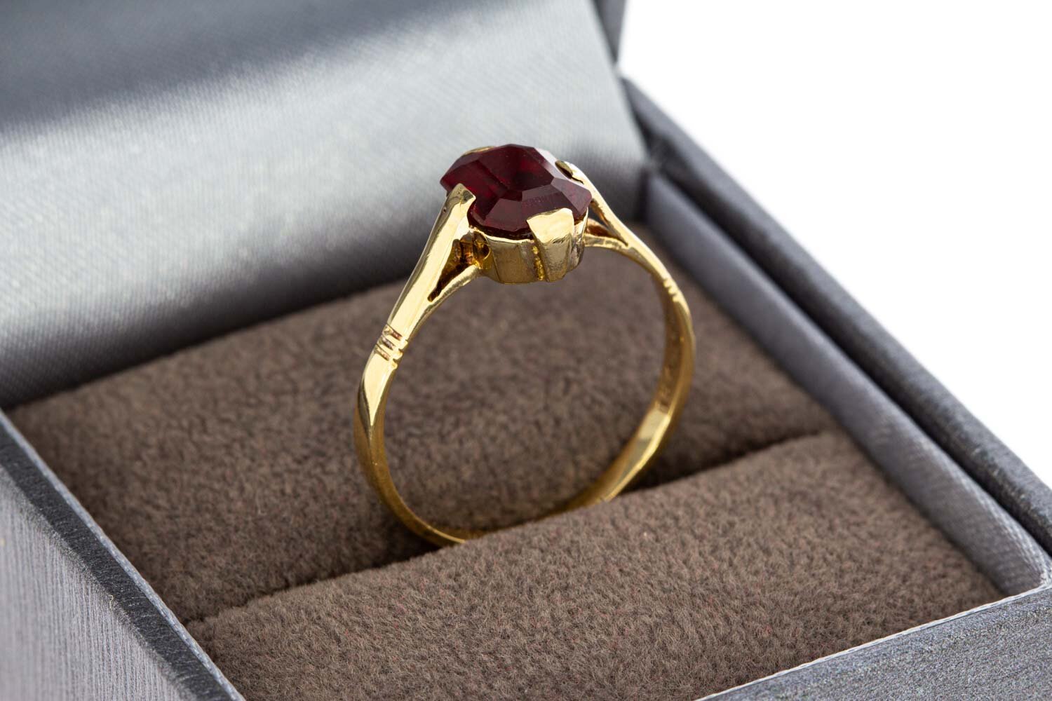 Rubin Pinky Ring 18 Karat Gold – 16,8 mm