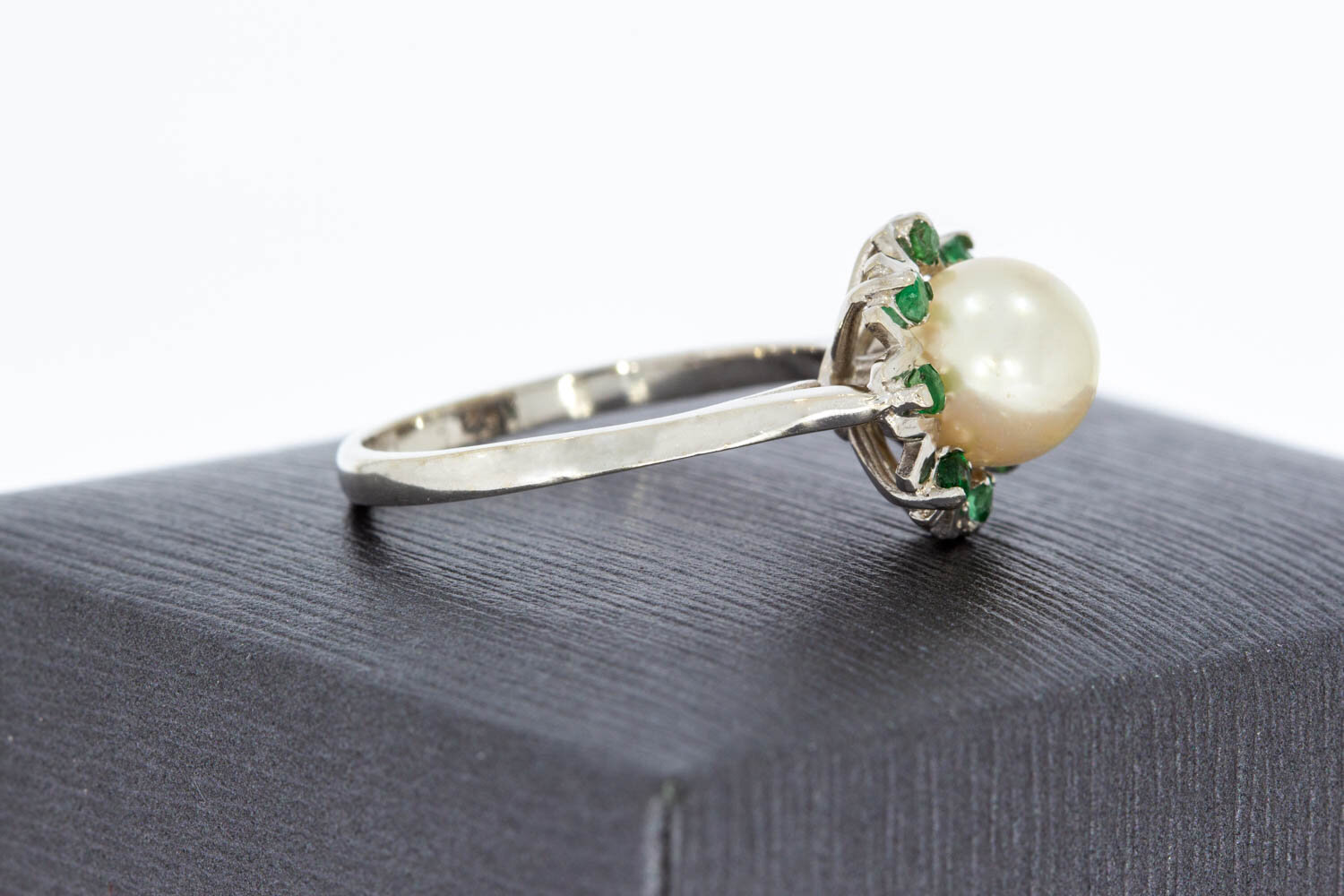Perlenring mit Smaragd 14 Karat Gold - 17,4 mm