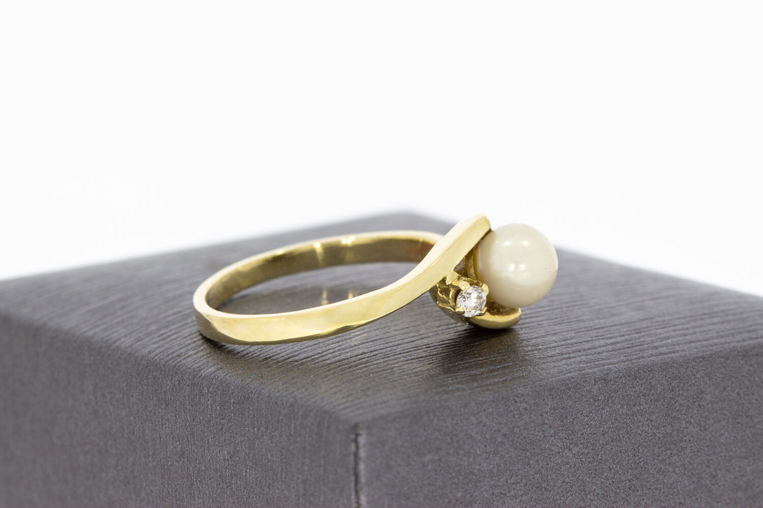 14 Karat Gold Ring mit Perle und Zirkonia - 18,4 mm