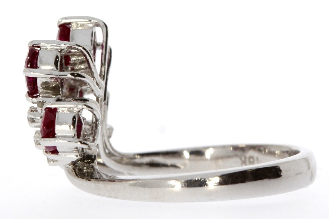 18 Karat Goldring mit Diamant und Rubin - 17,1