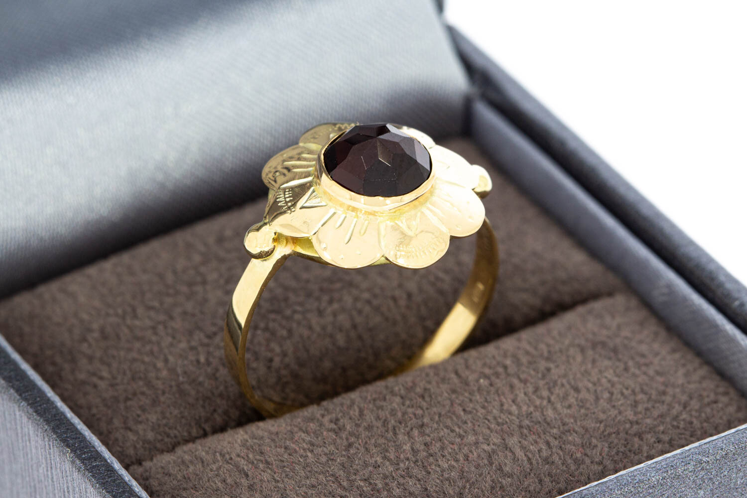 Gold Granat-Ring 14 Karat – 17,9 mm