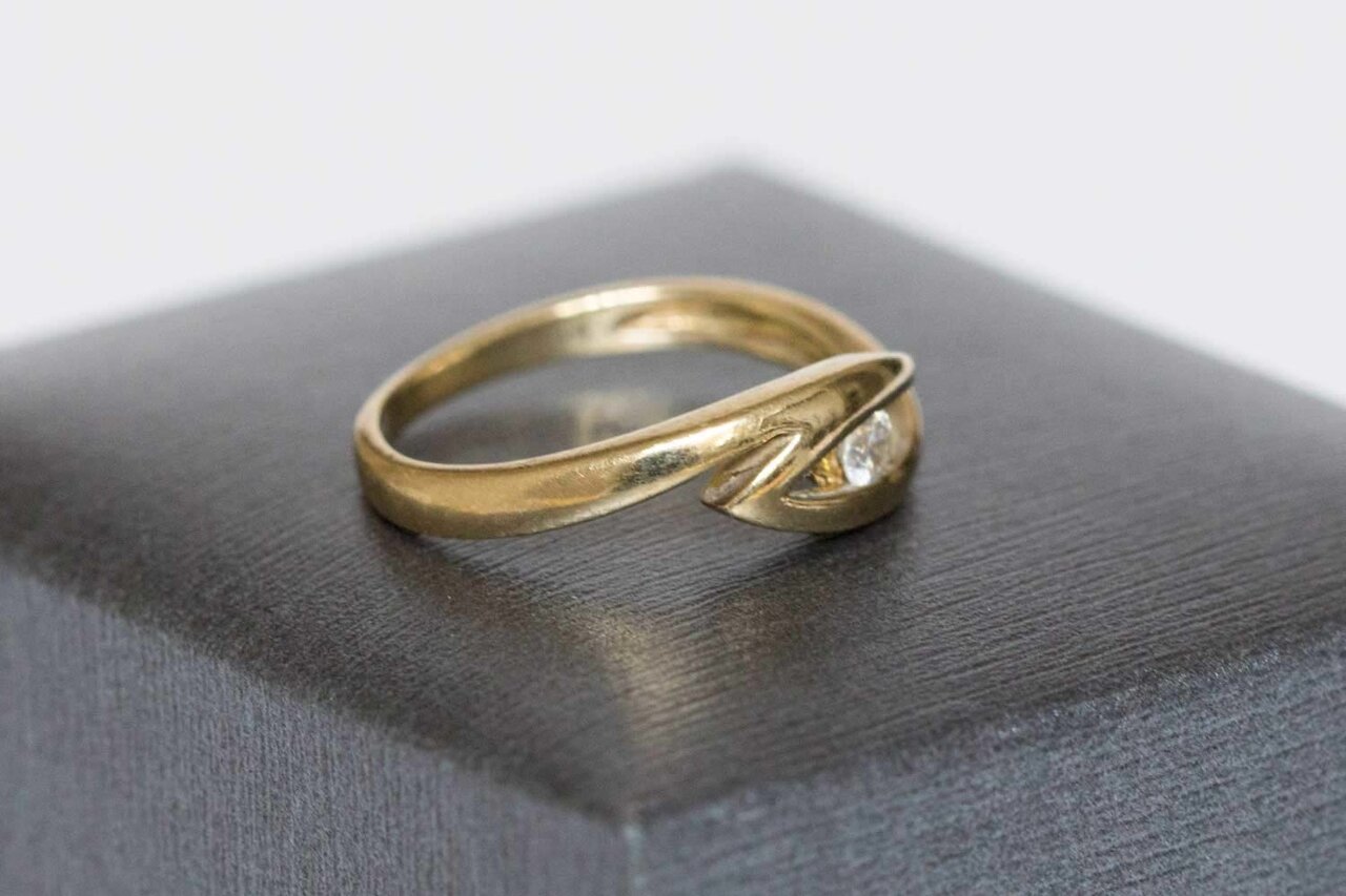 8 Karat Goldring mit Zirkonia - 16,8 mm