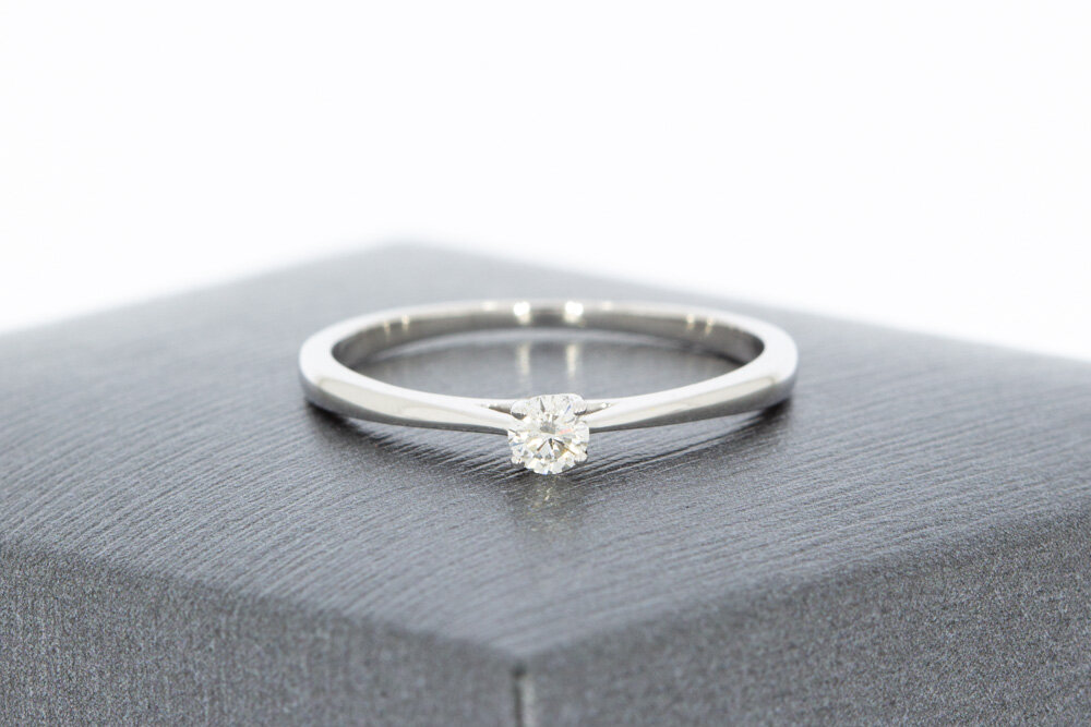375 Weißgold Solitärring – 15,1 mm