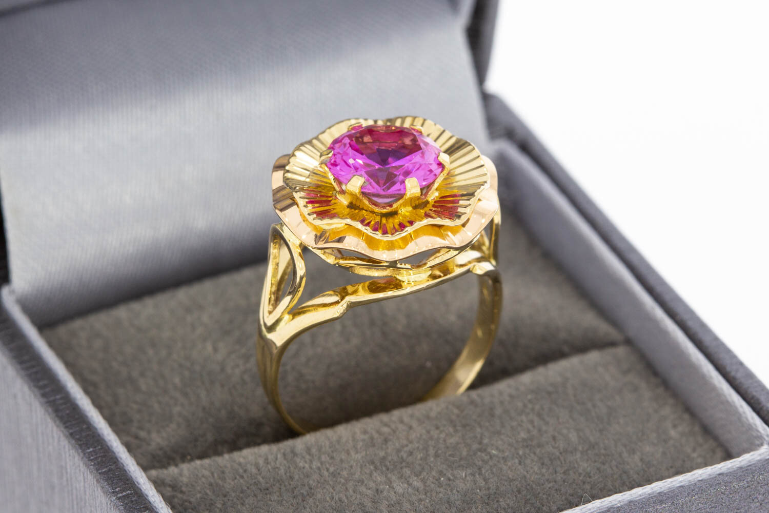 Vintage Ring 750 Gold mit Spinell - 16,8 mm