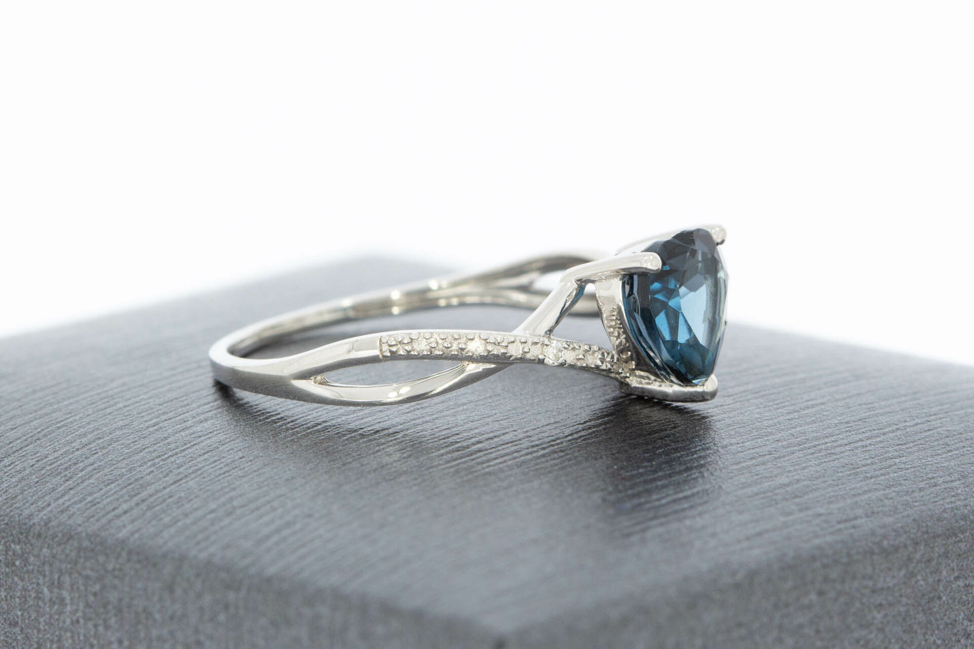 375 Gold Topas Herzring - 16 mm