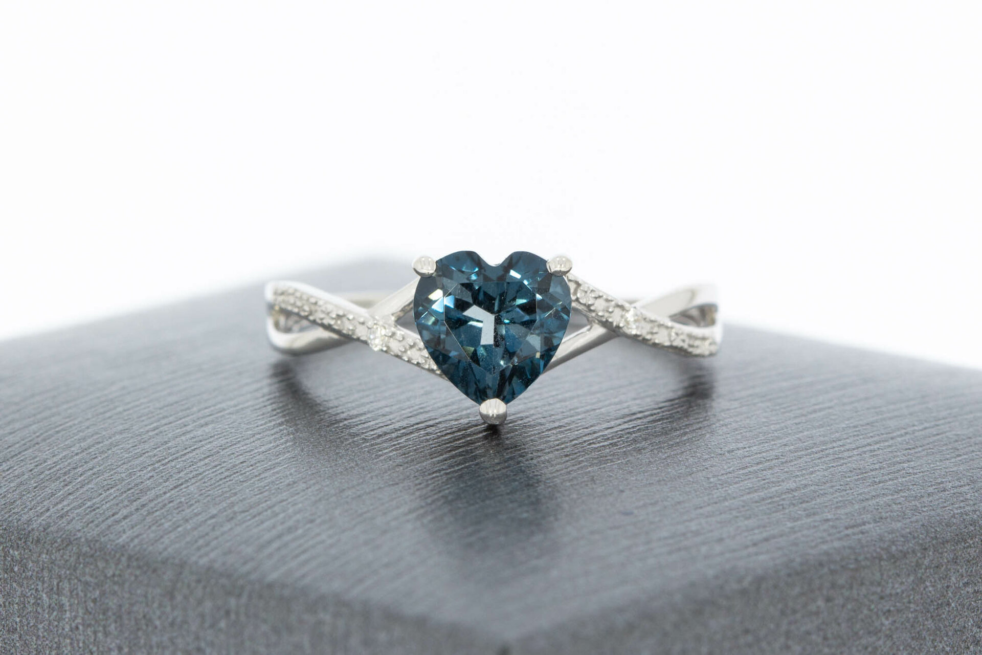 375 Gold Topas Herzring - 16 mm