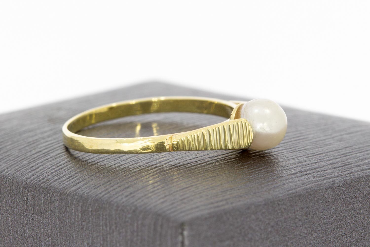 Perlenring aus 14 Karat Gold - 17,6 mm