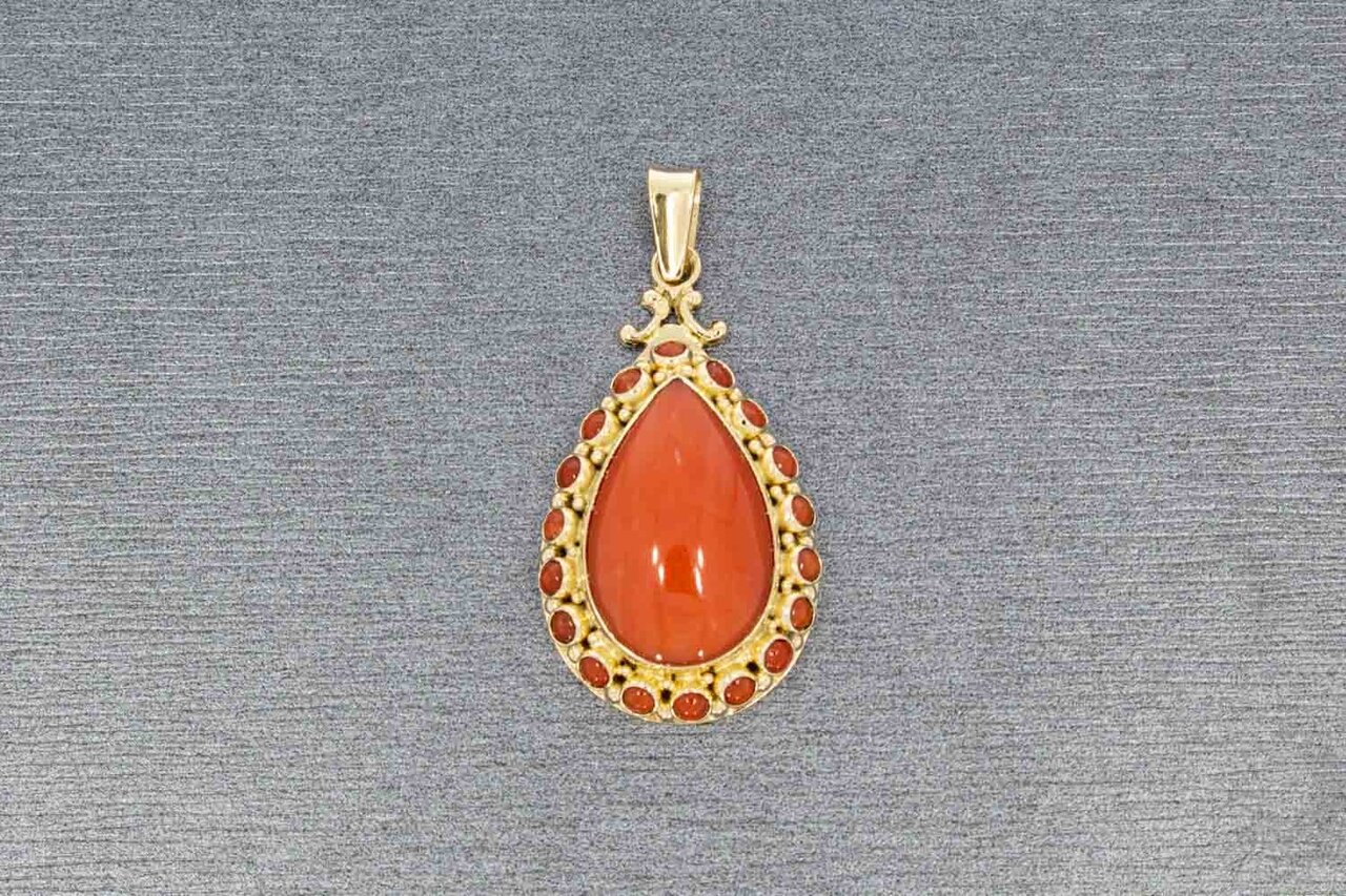 14 Karat Gold Anhänger mit rote Koralle