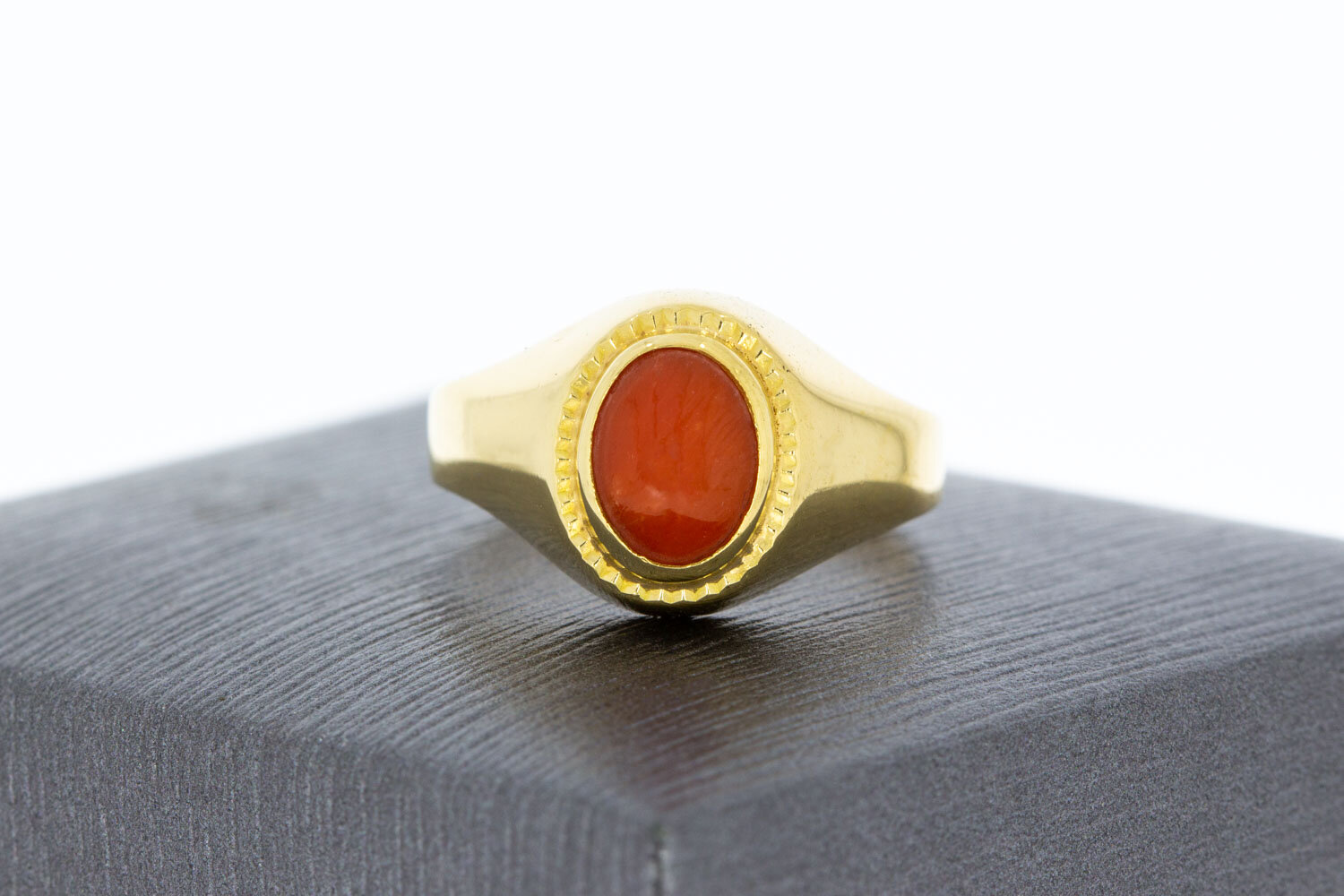 Roter Korallenring aus 18 Karat Gold - 17,2 mm