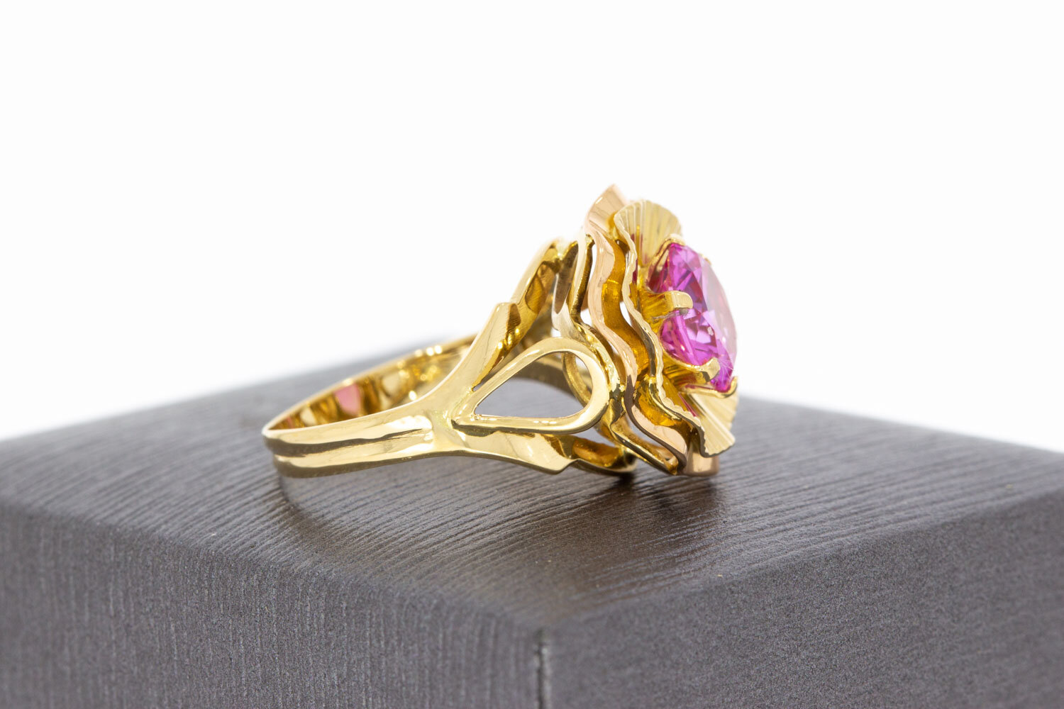 Vintage Ring 750 Gold mit Spinell - 16,8 mm