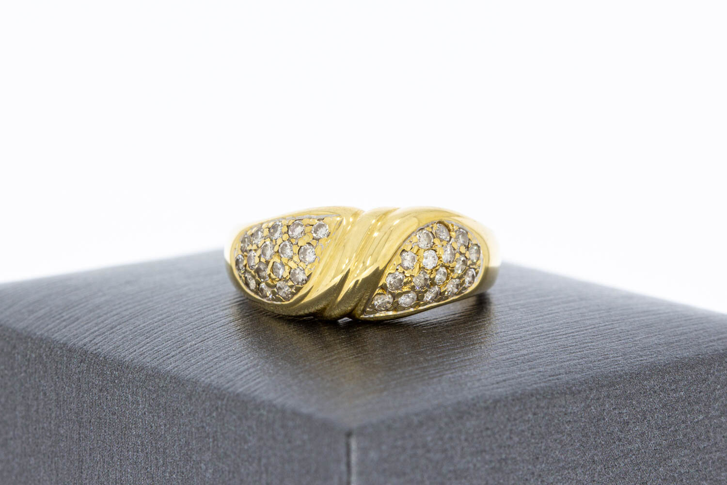 18 Karat Goldring mit Diamant - 17 mm