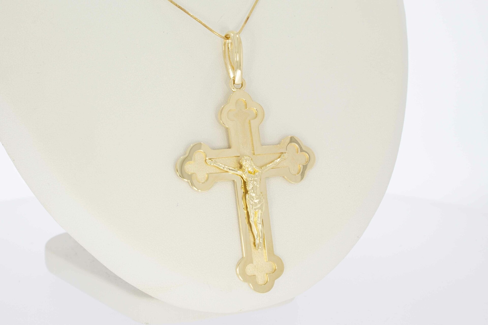 Großes goldenes Kreuz 14 Karat - 6,9 cm