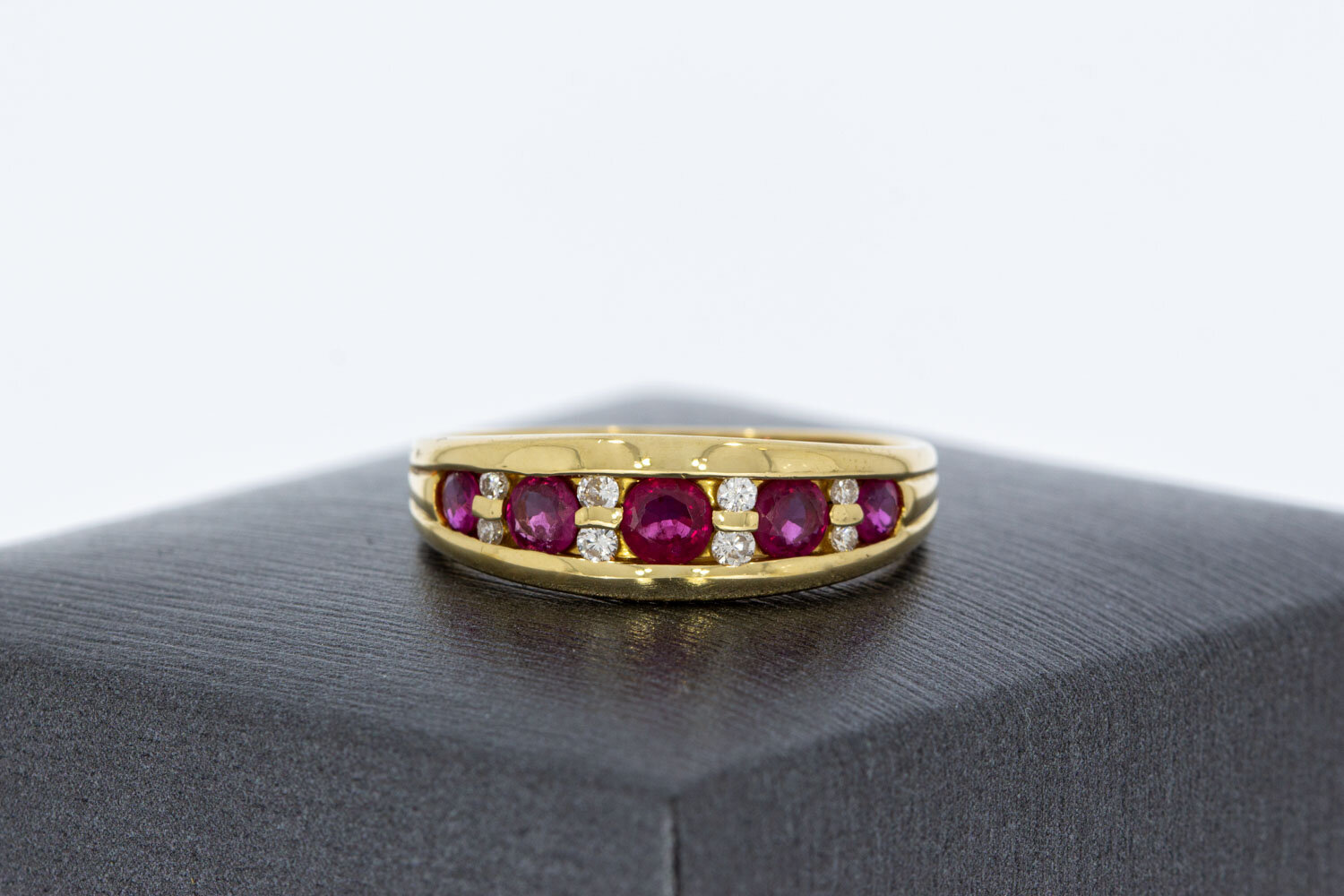 Edelsteinring 18 Karat Gold - 17,6 mm