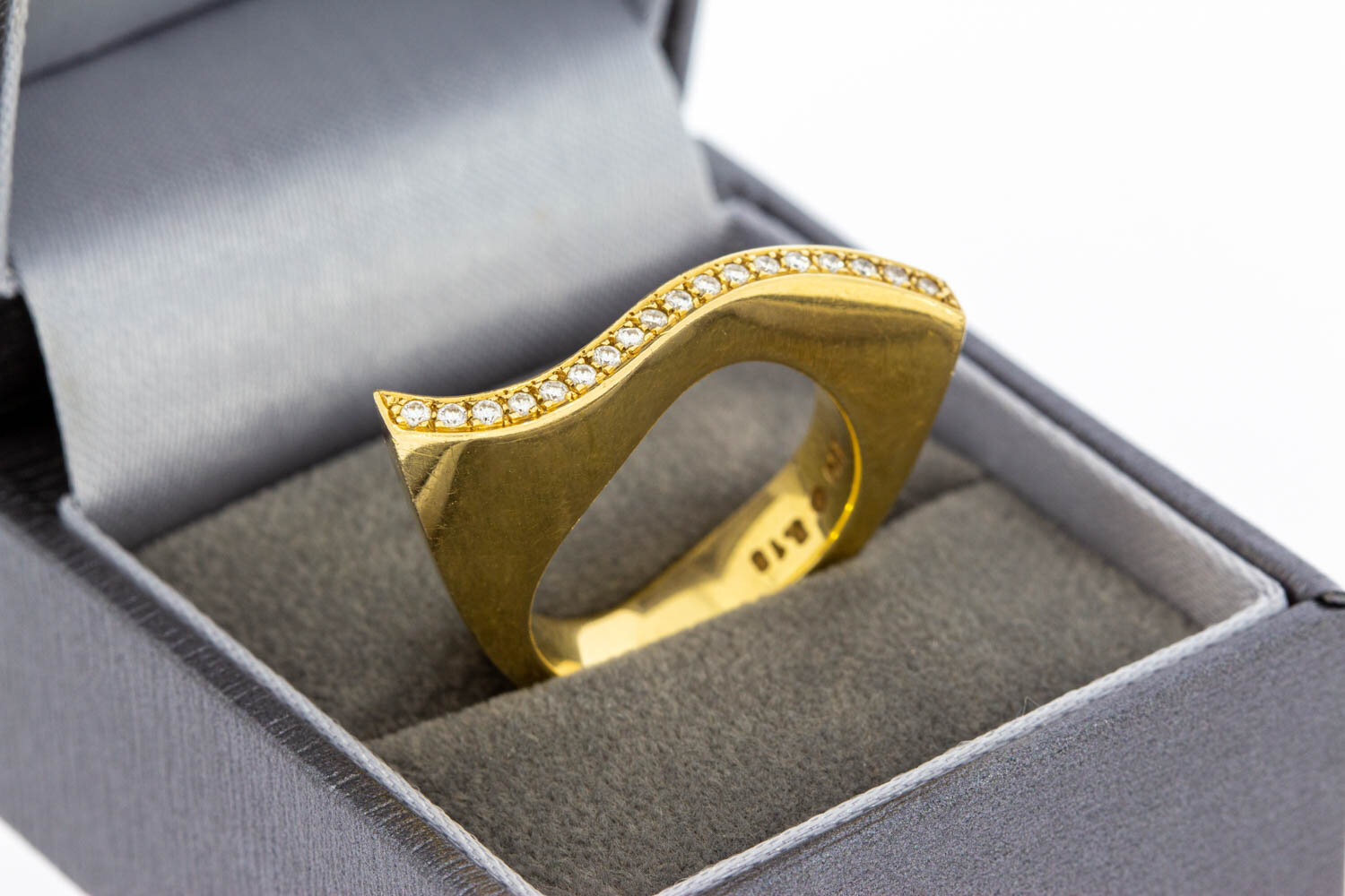 Designerring 750 Gold mit Diamant -17,5