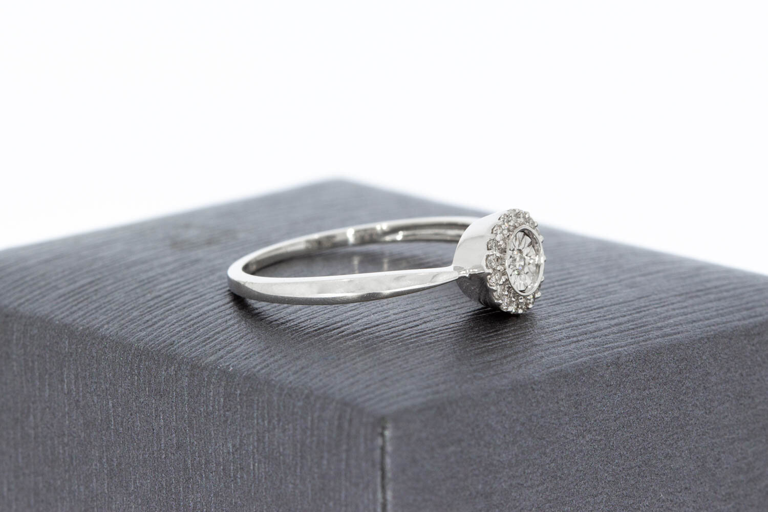 18 Karat Halo Diamantring - 17,1 mm