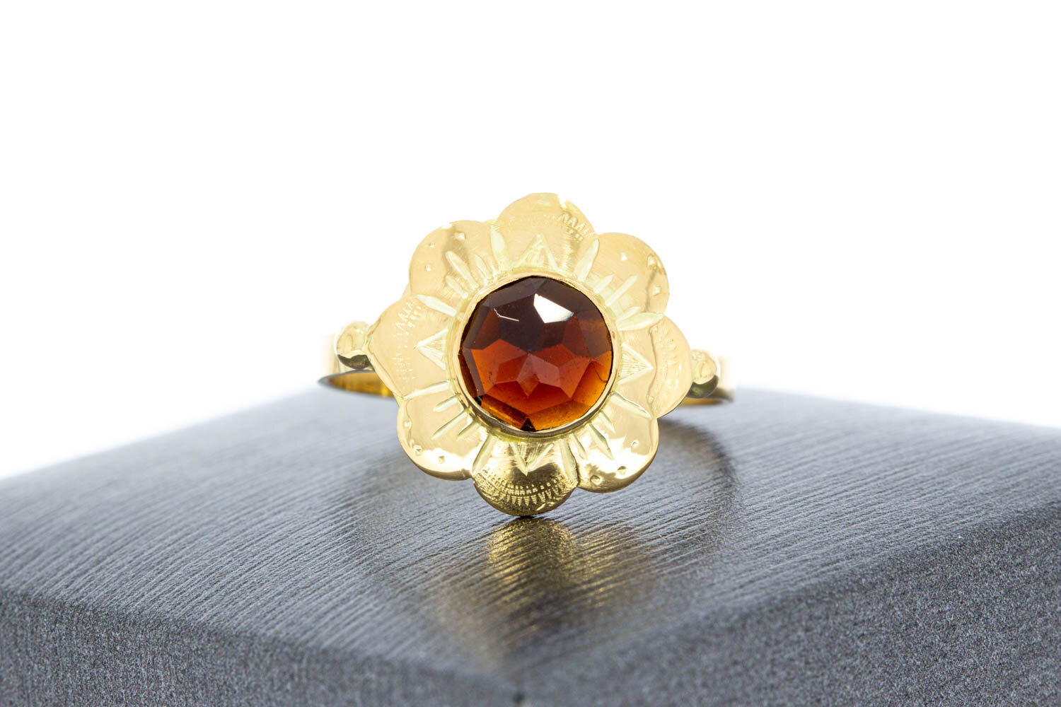 Gold Granat-Ring 14 Karat – 17,9 mm