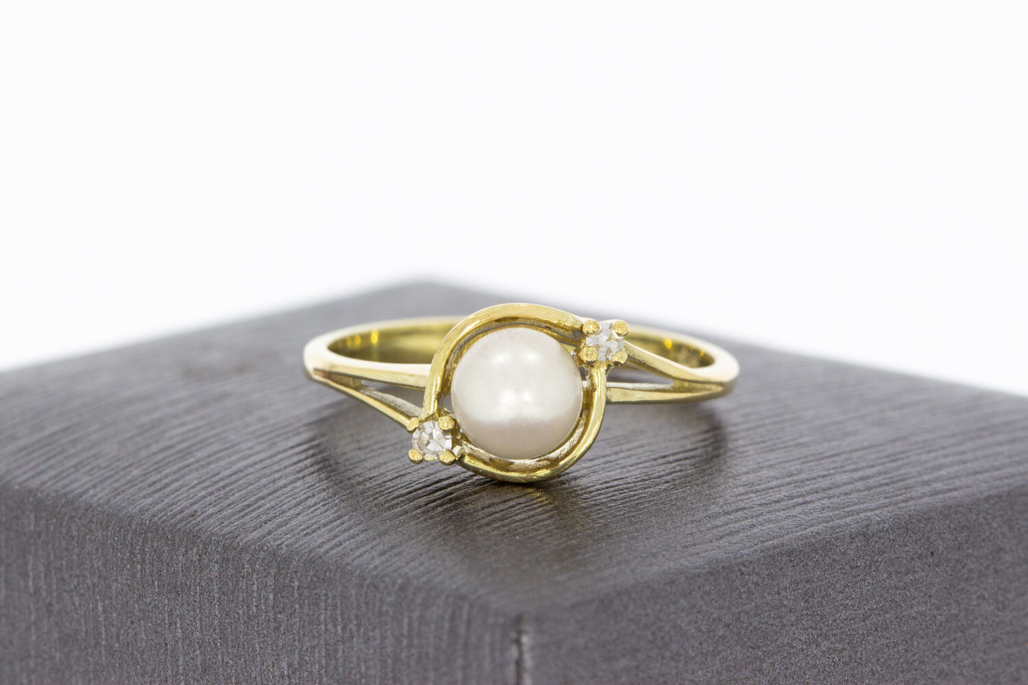 Perlenring 585 Gold mit Diamant - 17,7 mm