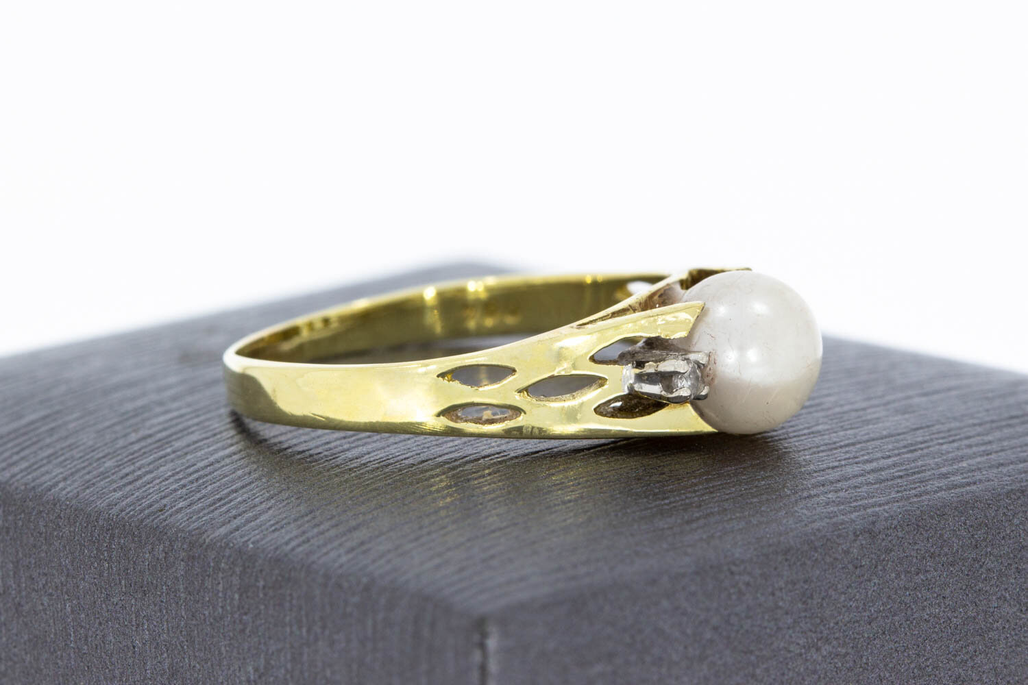 14 Karat Perlenring mit Diamant - 18,7 mm