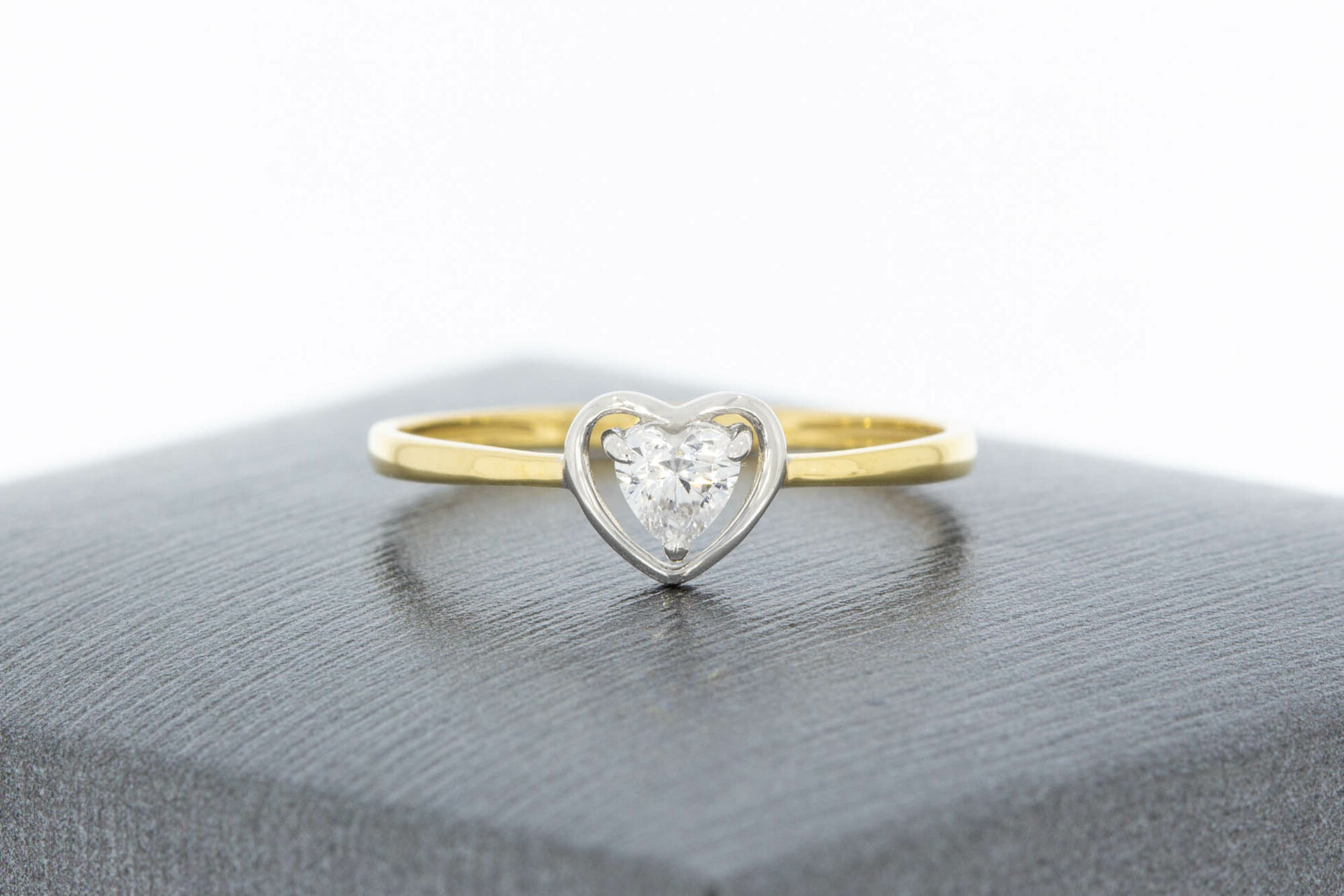 9 Karat Gold Herzring Damen mit Zirkonia - Ringgr&ouml;&szlig;e 48