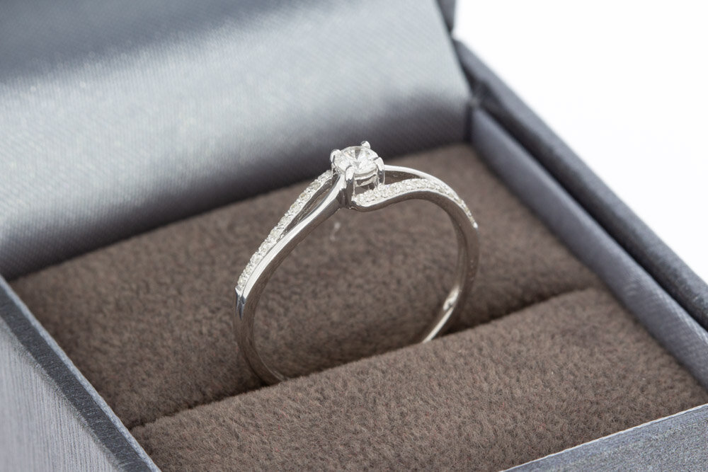 9 Karat Gold Ring Damen mit Diamant 0,10 ct - Ringgr&ouml;&szlig;e 52