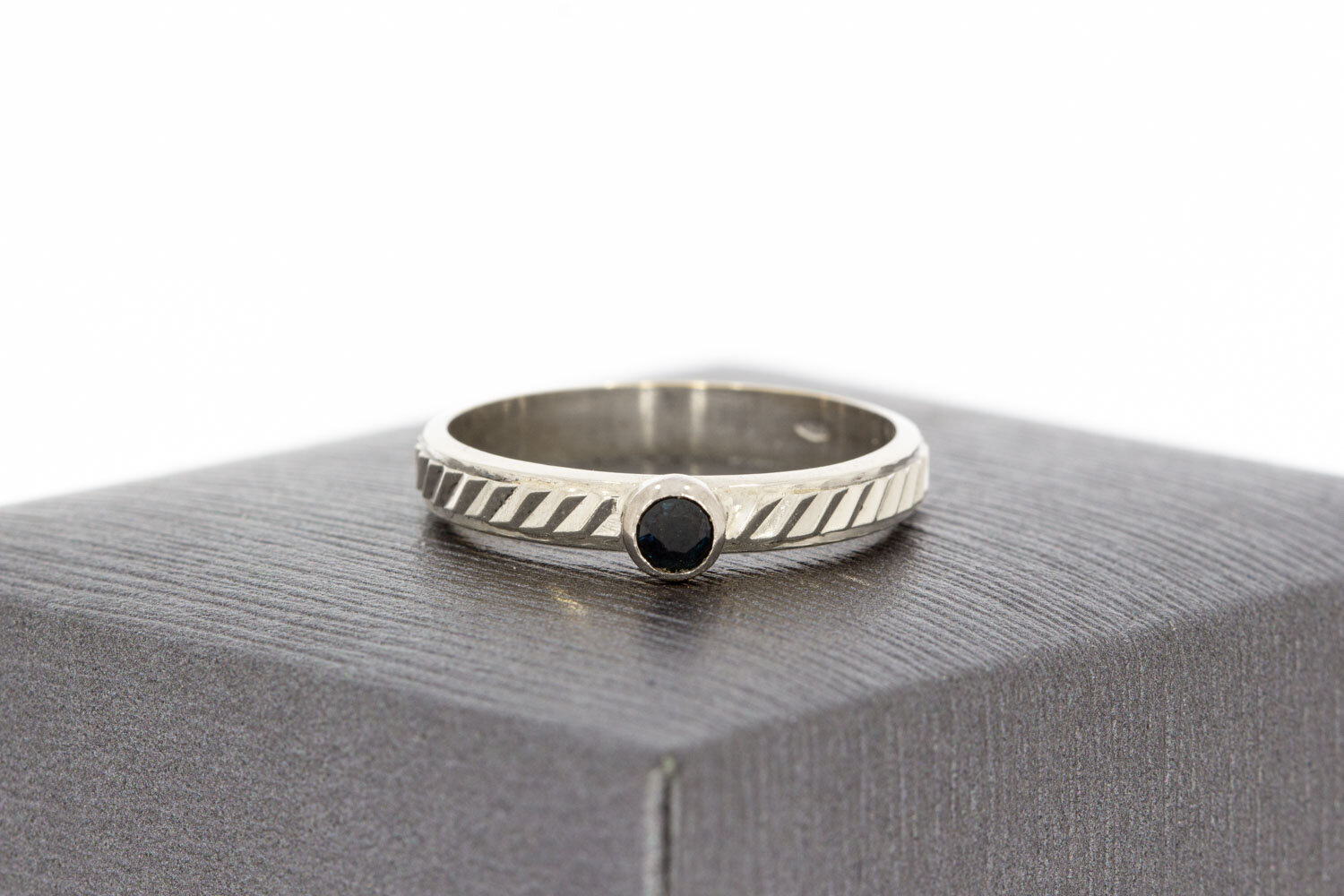 Pinky Saphir Ring 18 Karat Weißgold - 16,8 mm