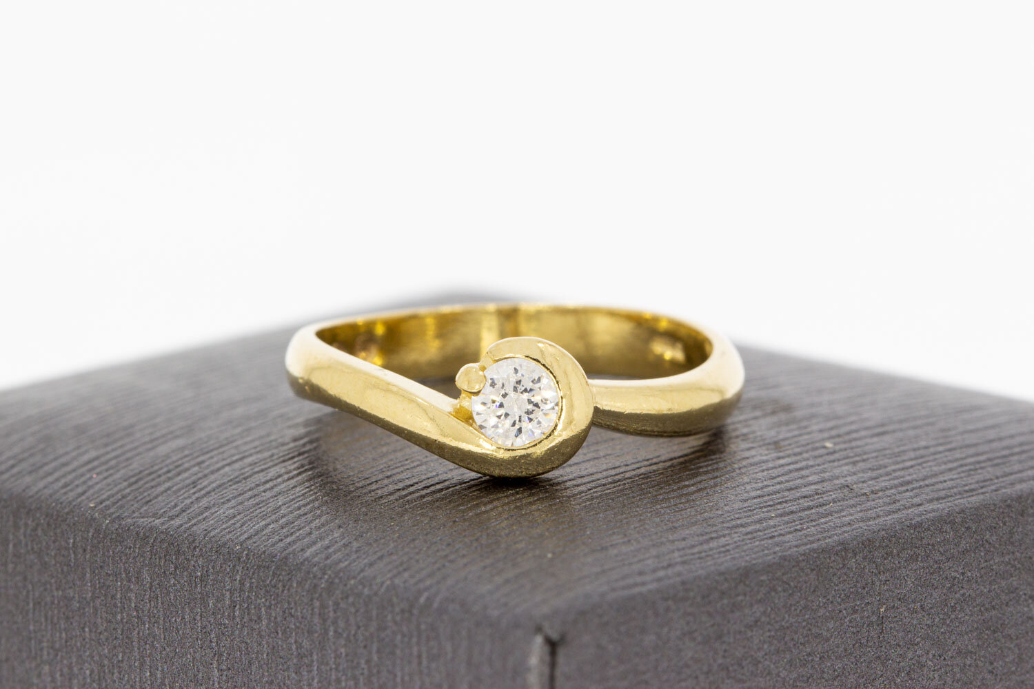 Ring aus 585 Gold mit Zirkonia - 18,1 mm