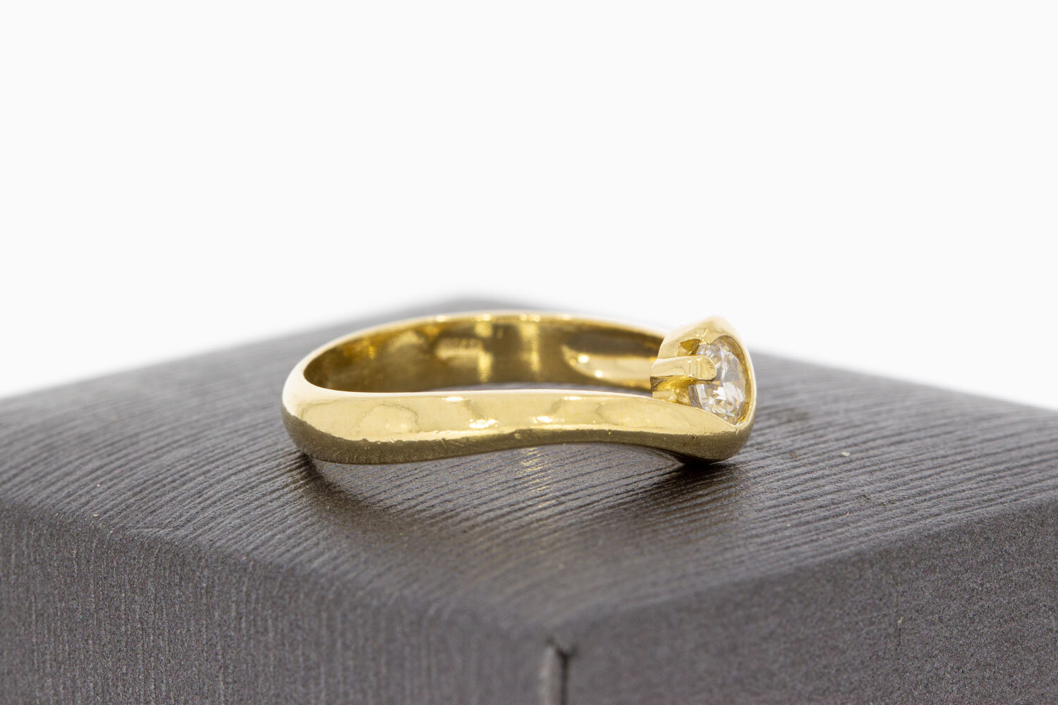 Ring aus 585 Gold mit Zirkonia - 18,1 mm