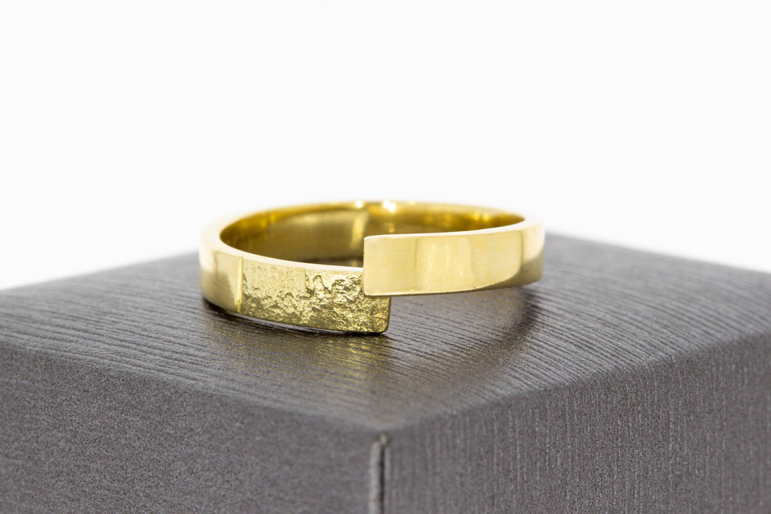 Geschwungene Ring aus 14 Karat Gold - 19,8 mm