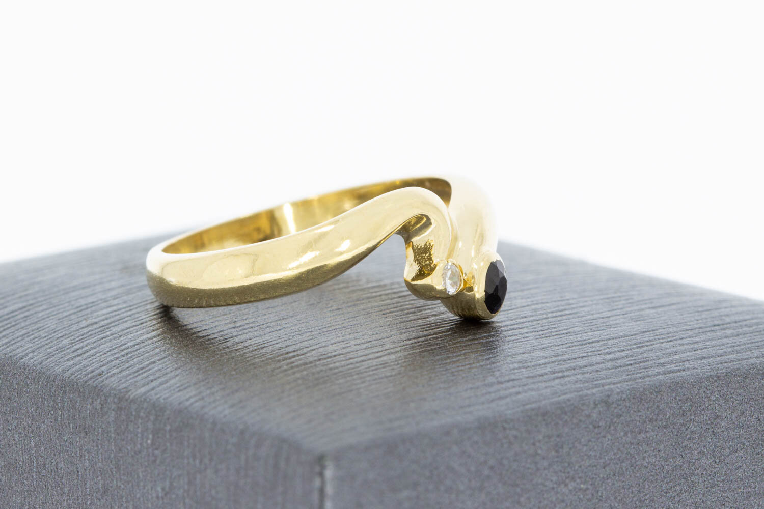 Geschwungene Saphir Ring 585 Gold - 18 mm