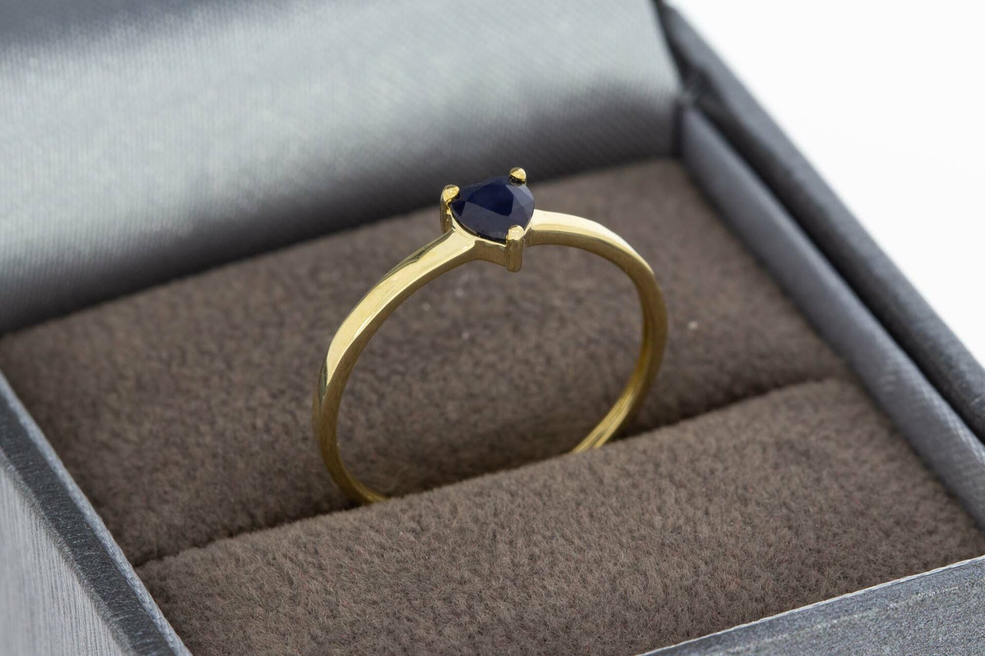 9 Karat Gold Solit&auml;rring Damen mit Saphir - Ringgr&ouml;&szlig;e 52