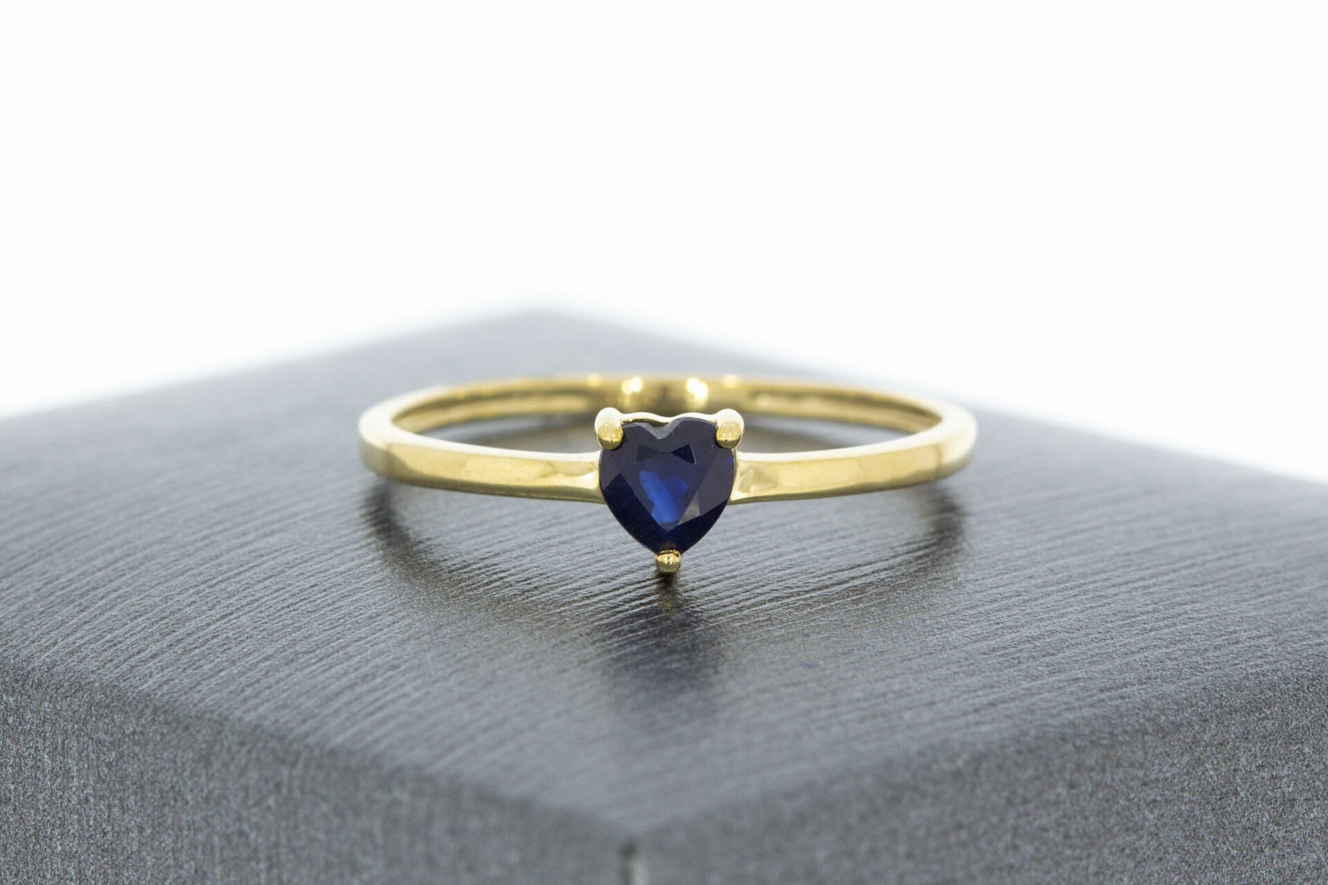 9 Karat Gold Solit&auml;rring Damen mit Saphir - Ringgr&ouml;&szlig;e 52