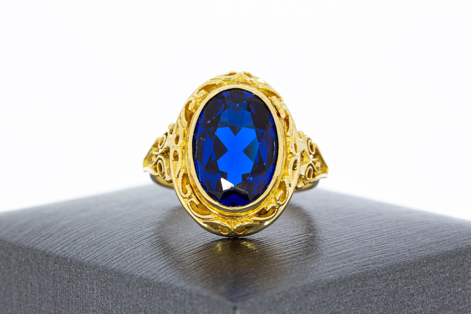 Vintage 18 Karat Gold Ring mit Saphir - Ringgr&ouml;&szlig;e 55, 5,5 g