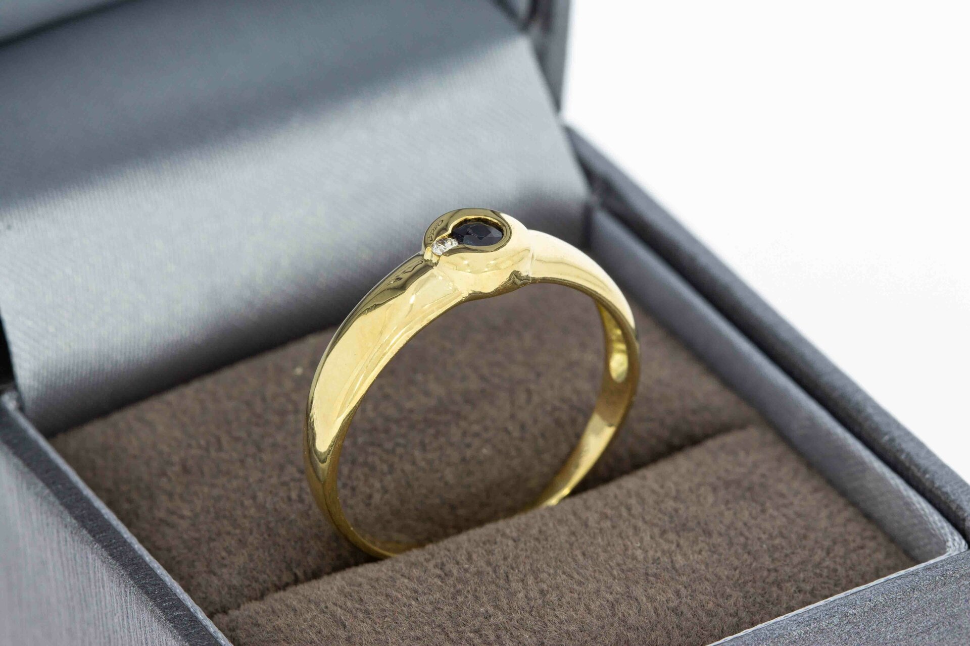 18 Karat Gold Ring mit Saphir und Diamant - Ringgr&ouml;&szlig;e 61