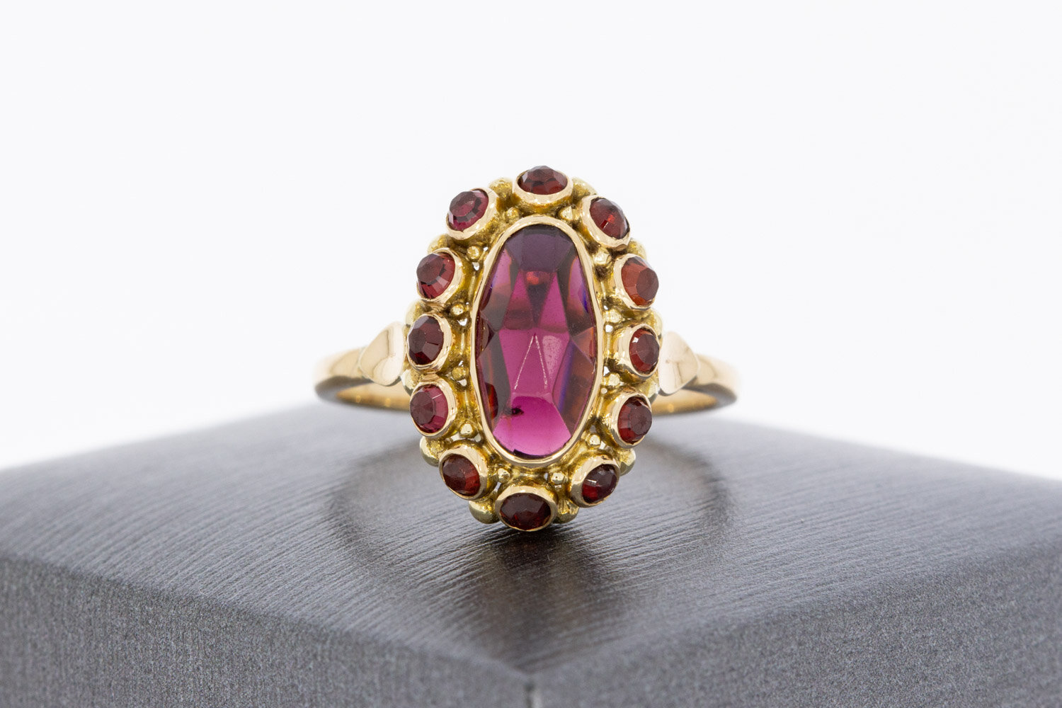 Vintage 18 Karat Gold Ring Damen mit Granat - Ringgr&ouml;&szlig;e 18,6