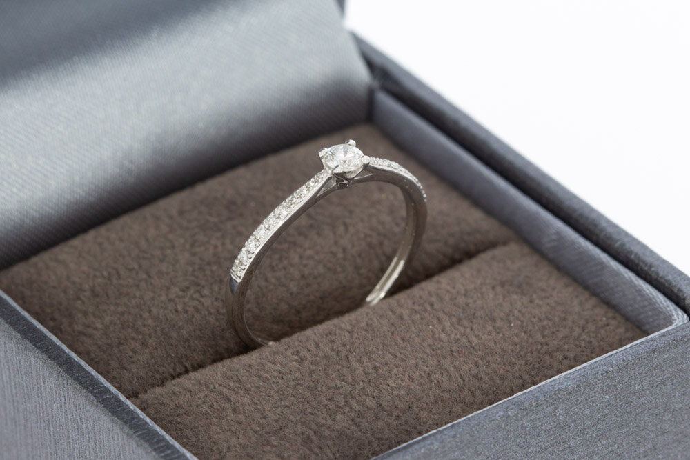 9 Karat Gold Ring Damen mit Diamant 0,09 ct - Ringgr&ouml;&szlig;e 50