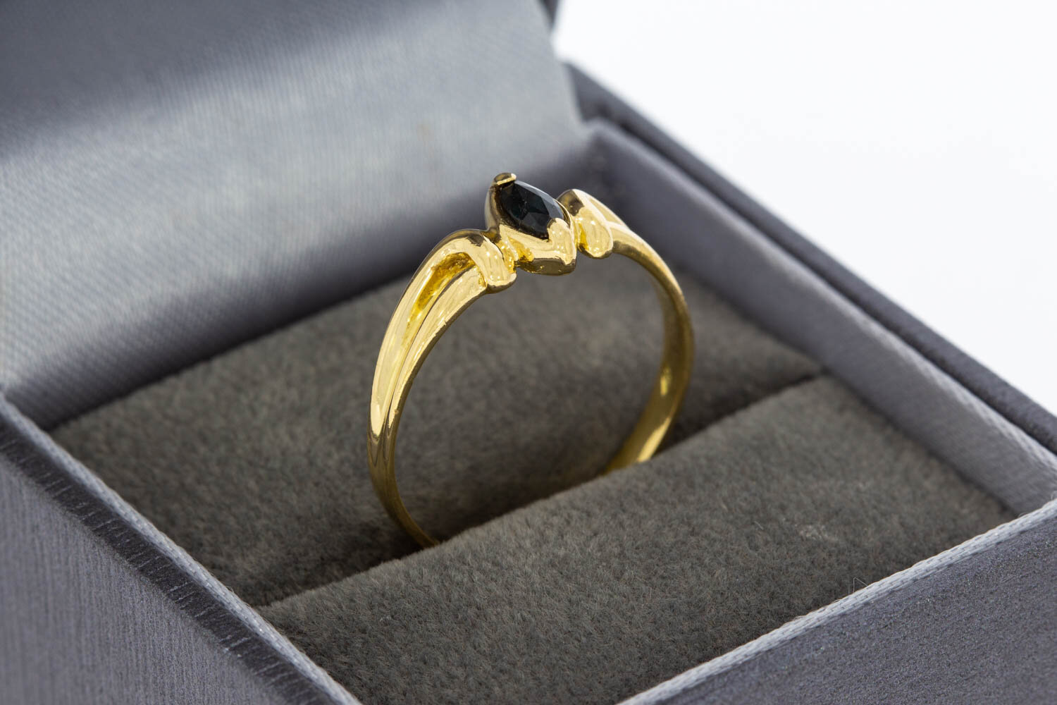 Vintage 18 Karat Gold Ring mit Saphir - Ringgr&ouml;&szlig;e 56, 2,4 g