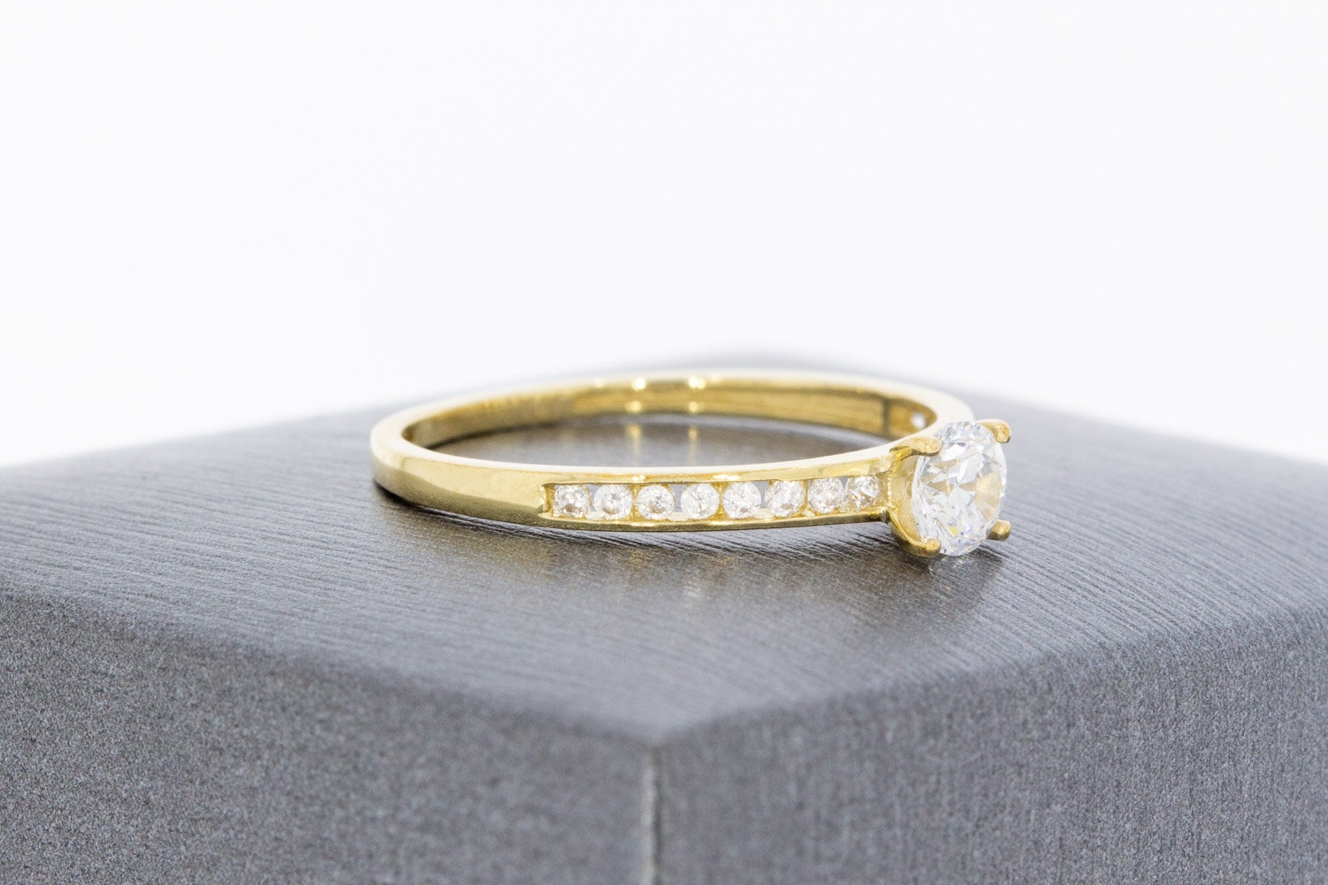 9 Karat Gold Solit&auml;rring Damen mit Zirkonia - Ringgr&ouml;&szlig;e 56
