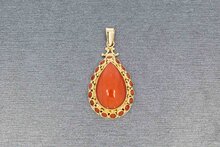 14 Karat Gold Anh&auml;nger mit rote Koralle