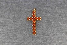 14 Karat Kreuz Anh&auml;nger mit rote Koralle