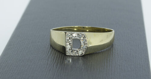 14 Karat Goldring mit Buchstabe 