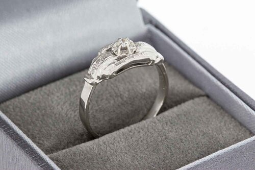 18 Karat Goldring mit Diamant - 17,6 mm