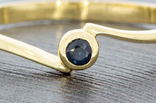 14 Karat Goldring mit Saphir - 17,4 mm