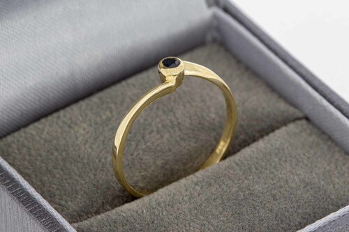14 Karat Goldring mit Saphir - 17,4 mm
